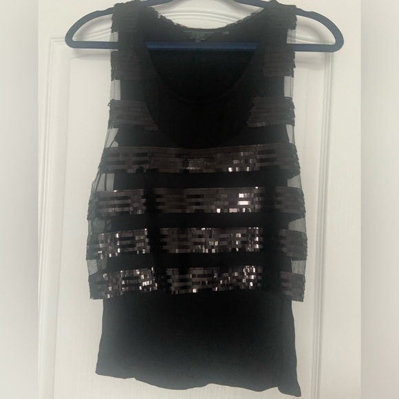 Guess top - Picture 1 of 3